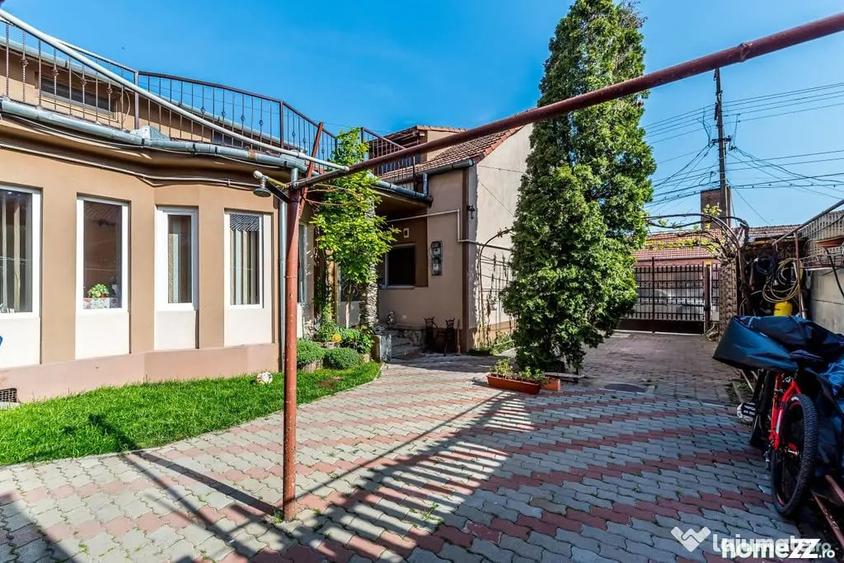 Casă cu 8 camere cu Teren 342 Mp în Șega