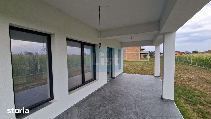 Casă cu 4 camere cu Teren 412 Mp în Recea