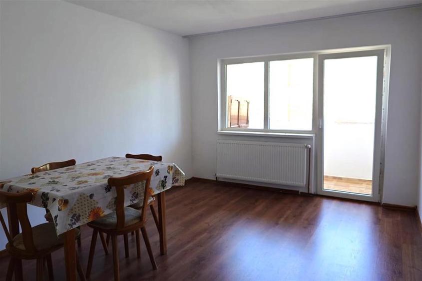 Apartament cu 3 camere decomandat, mobilat în Crișcior