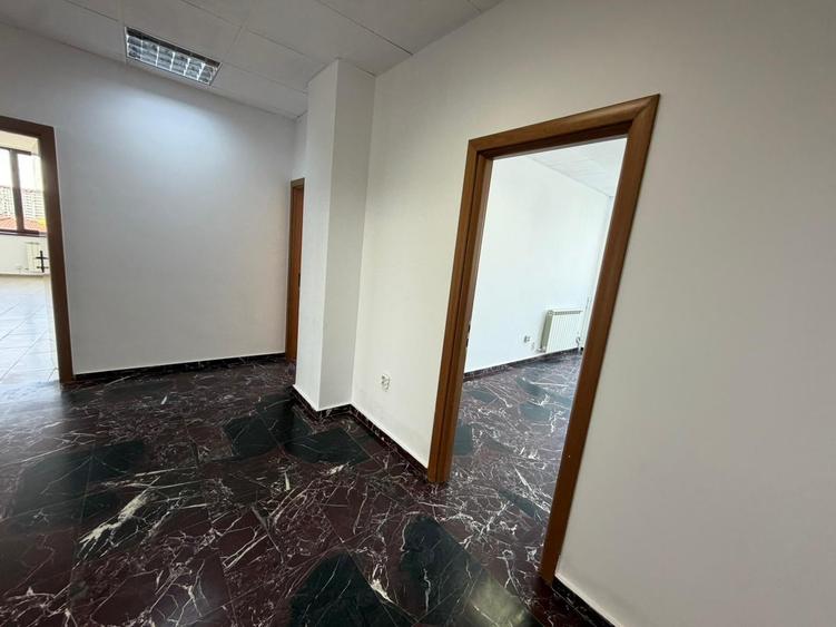 Birou, de 277.92001342773 mp, în Splaiul Independenței