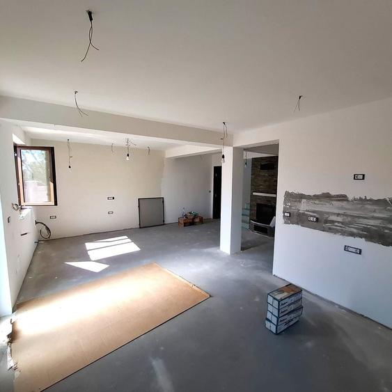 Duplex cu 4 camere cu Canalizare în Vest