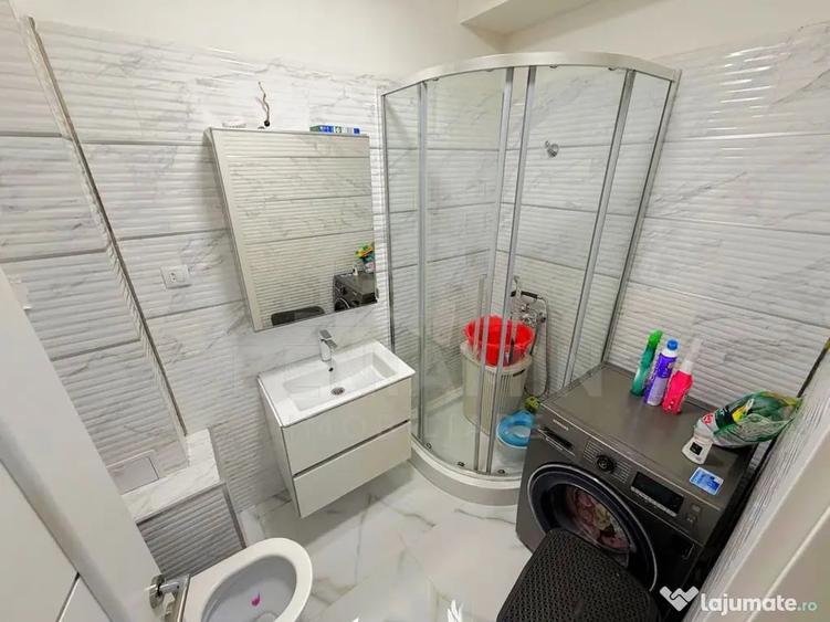 Apartament cu 5 camere decomandat în Craiovița Nouă