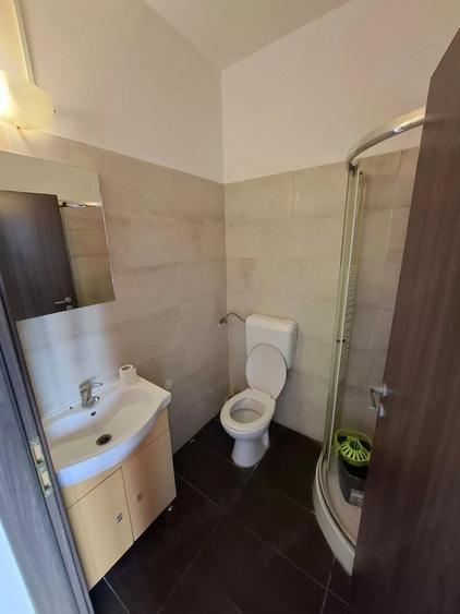 Apartament cu 6 camere decomandat în Central