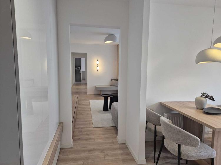 Apartament cu 3 camere semidecomandat în Circumvalațiunii