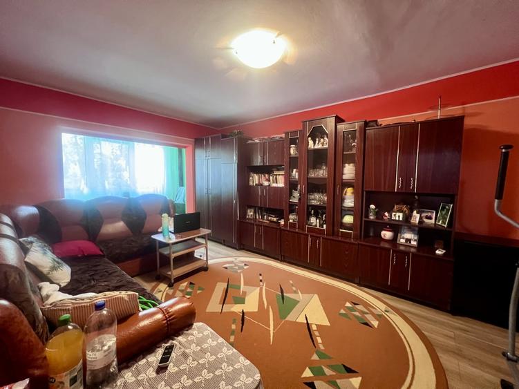 Apartament cu 3 camere decomandat, mobilat în Soarelui