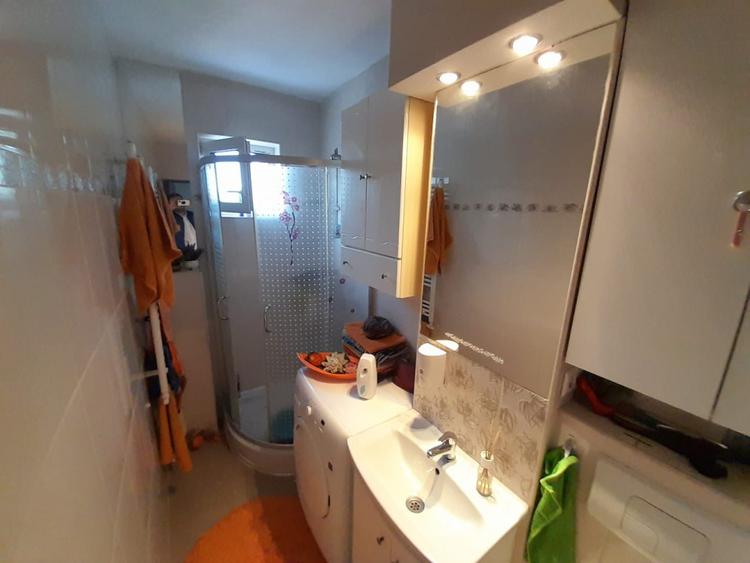 Apartament cu 2 camere semidecomandat, mobilat în Decebal