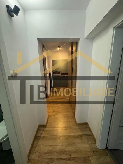 Apartament cu 3 camere semidecomandat în Pandurilor