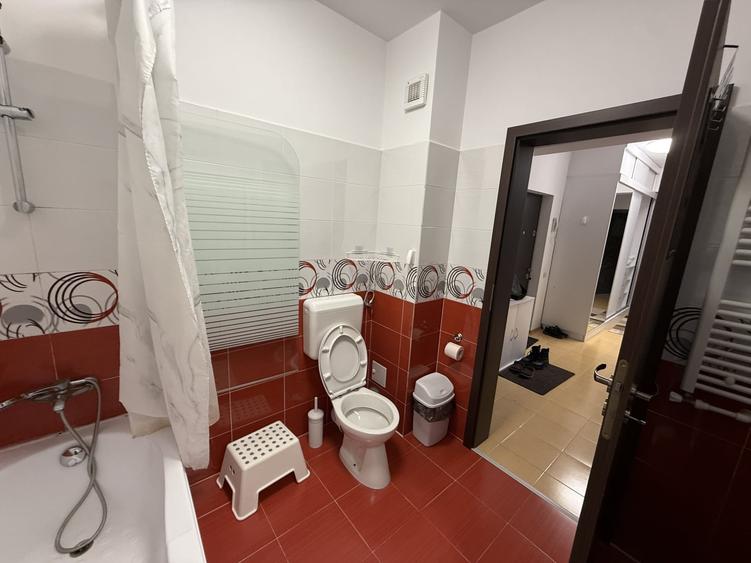 Apartament cu 3 camere semidecomandat, mobilat în Prelungirea Ghencea