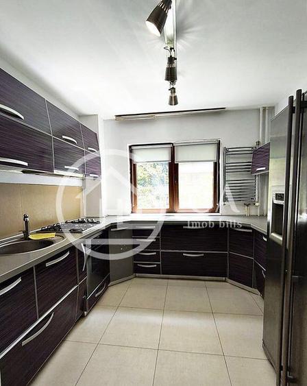 Apartament cu 4 camere decomandat în Rogerius