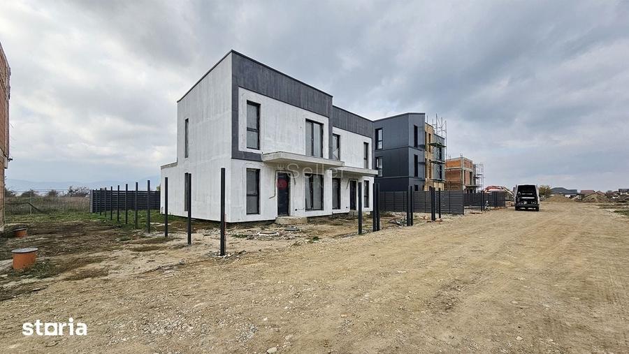 Casă cu 4 camere cu Teren 380 Mp în Ghimbav