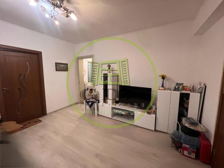 Apartament cu 3 camere decomandat în Titulescu