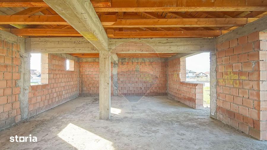 Casă cu 6 camere cu Teren 462 Mp în Sânpetru