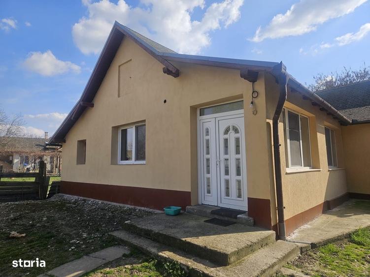 Casă cu 3 camere în Sălard