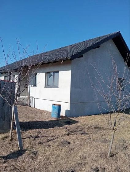 Casă cu 3 camere cu Teren 480 Mp în Sânpetru