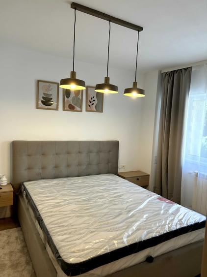 Apartament cu 3 camere semidecomandat în Dorobanți