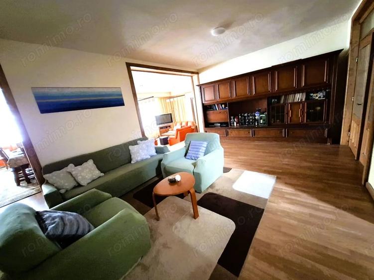 Casă cu 6 camere cu Teren 3150 Mp în Central