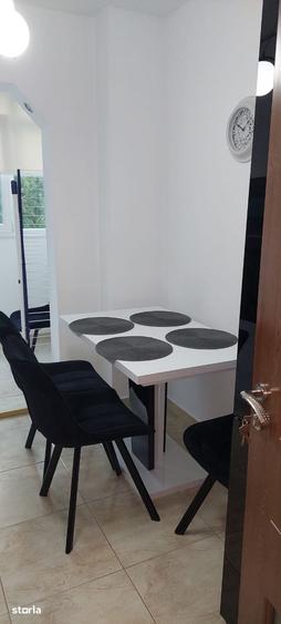 Apartament cu 3 camere decomandat în Berceni