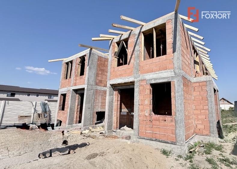 Duplex cu 5 camere cu Canalizare în Moșnița Nouă