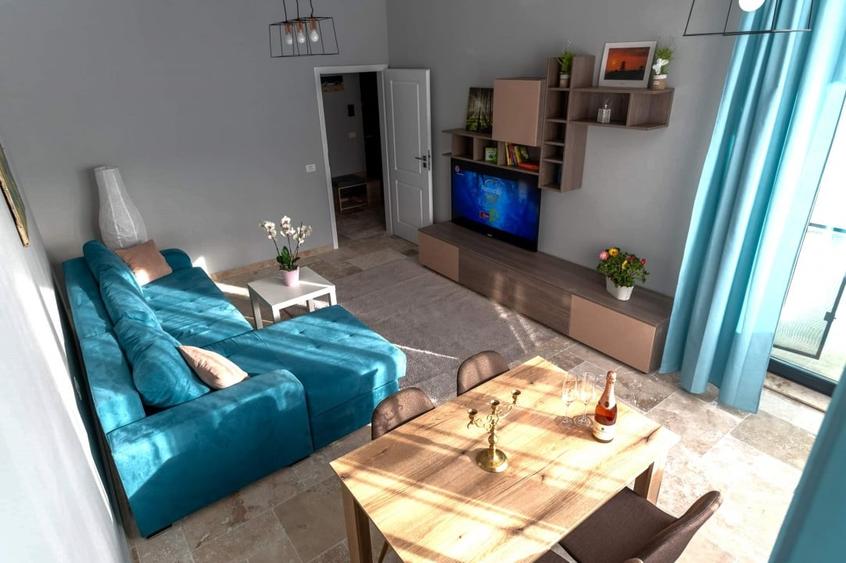 Apartament cu 2 camere decomandat, mobilat în Universitate