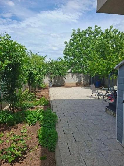 Duplex cu 4 camere cu Canalizare în Central