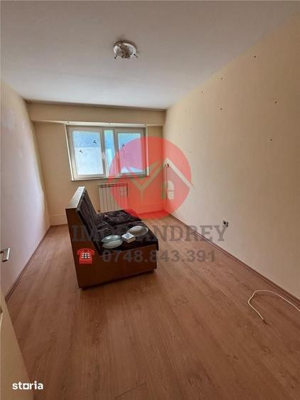 Apartament cu 3 camere decomandat în Vest