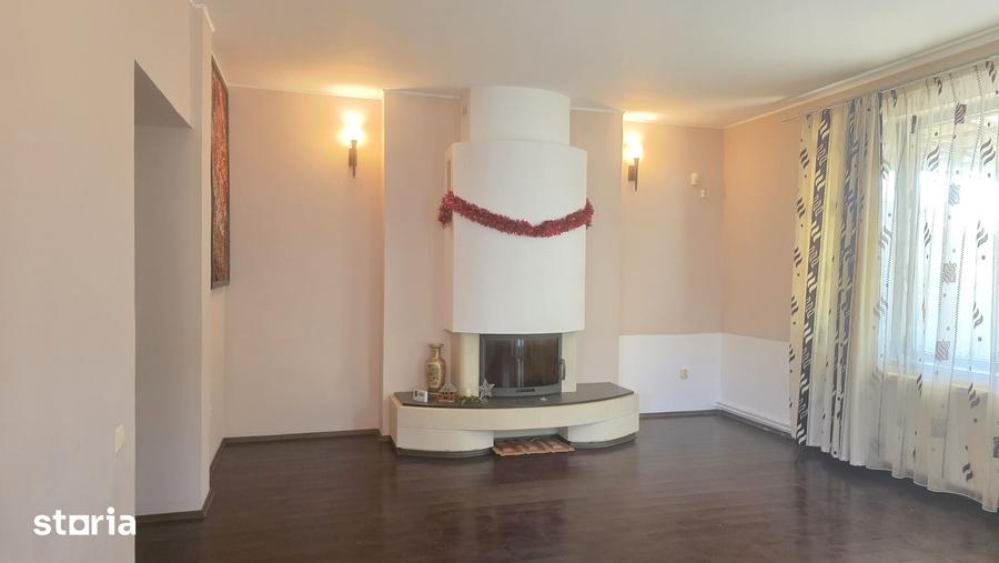 Casă cu 6 camere cu Teren 640 Mp în Grădiștea