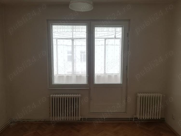 Apartament cu 3 camere decomandat în Reghin