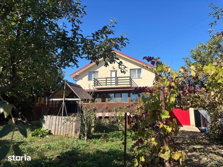 Casă cu 6 camere cu Teren 600 Mp în Tomești