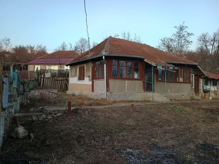 Casă cu 3 camere în 23 August