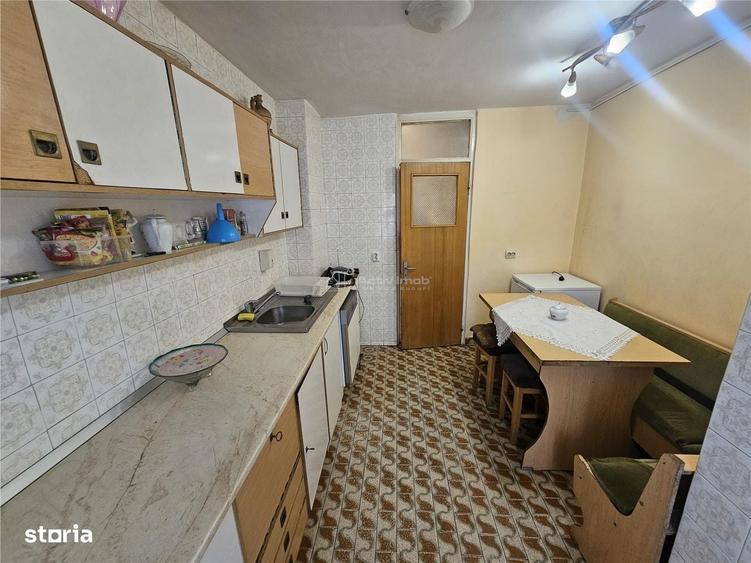 Apartament cu 4 camere decomandat în Central