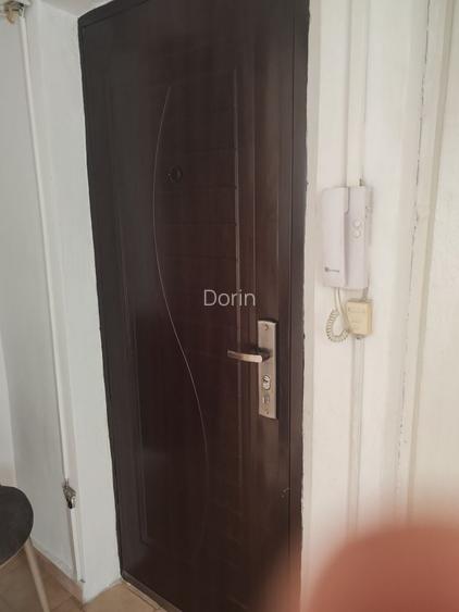 Vand apartament 3 camere situat in Stei Str Andrei Muresanu 1a ap 18.