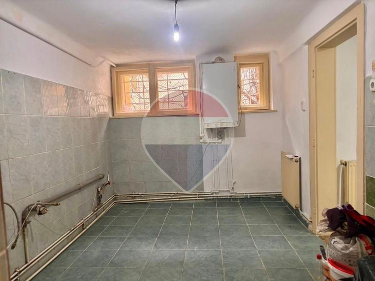 Apartament cu 3 camere semidecomandat în Grigorescu