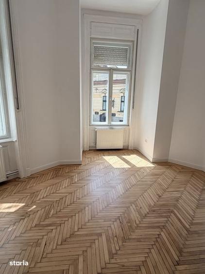 Apartament cu 3 camere în P-ța Maria