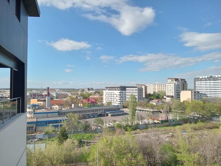 Apartament cu 4 camere semidecomandat în Herăstrău