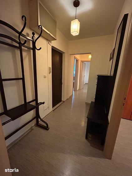 Apartament cu 3 camere semidecomandat în Șerban Vodă
