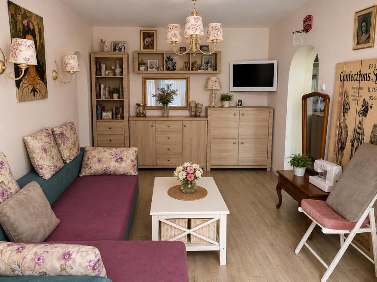 Apartament cu 3 camere semidecomandat în Nord
