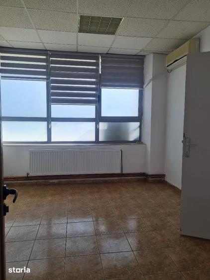 Spațiu comercial, de 350 mp, în Suseni