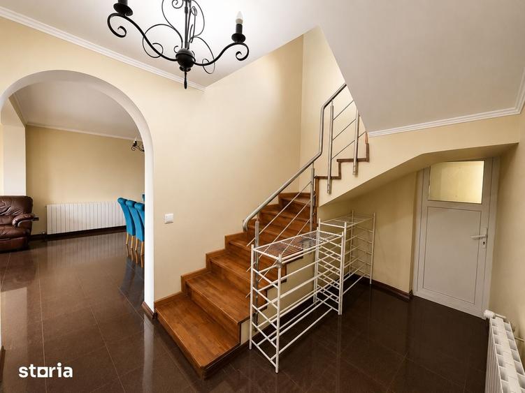 Casă cu 5 camere cu Teren 7320 Mp în Curcani