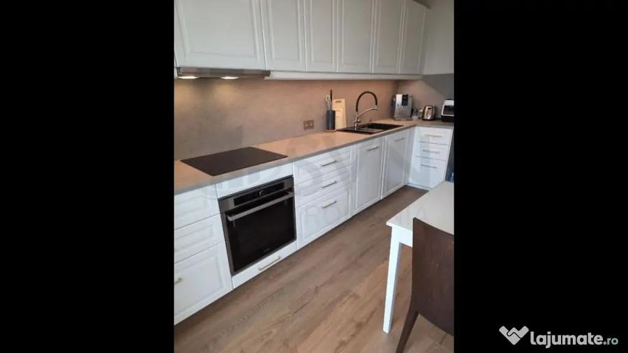 Apartament cu 4 camere decomandat în Sud