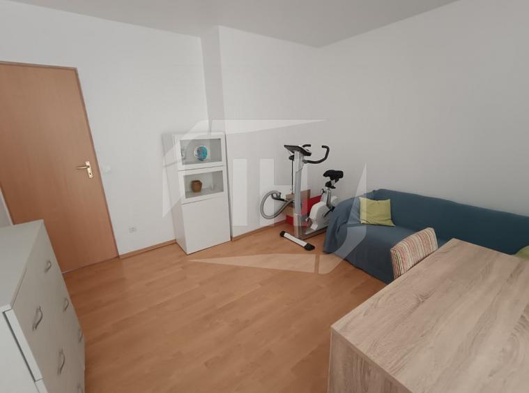 Apartament cu 4 camere semidecomandat, mobilat în Europa