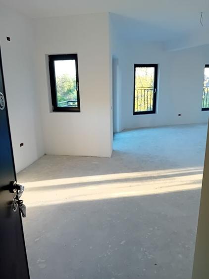 Apartament cu 2 camere decomandat în Exterior Vest