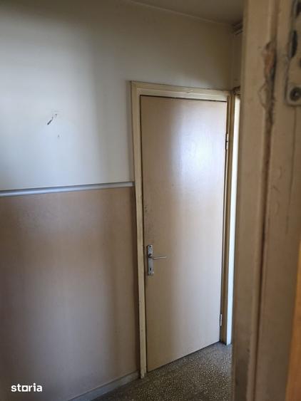 Apartament cu 3 camere semidecomandat în Titan