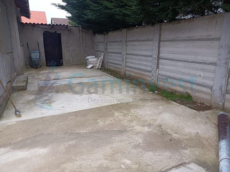 Casă individuală cu 4 camere cu Canalizare în Sânmartin