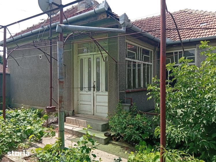 Casă cu 7 camere cu Teren 4500 Mp în Iratoșu