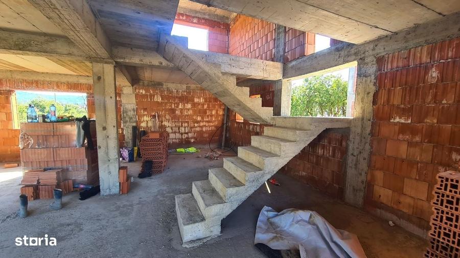 Casa noua ( la rosu ) de vanzare in Curtea de Arges. - 5