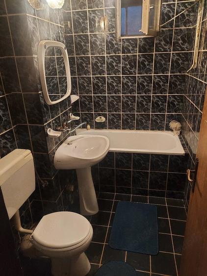 Apartament cu 3 camere semidecomandat în Dacia