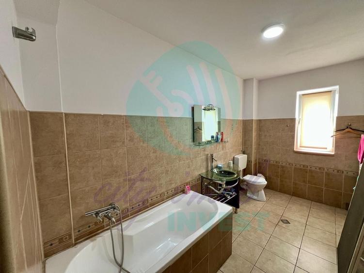 Casă individuală cu 13 camere cu Canalizare în Plevnei