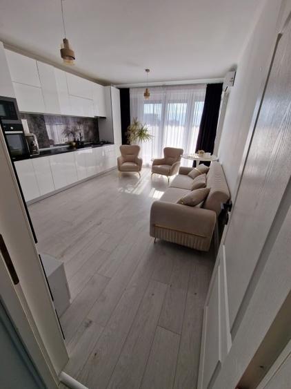 Apartament cu 3 camere decomandat, mobilat în Central