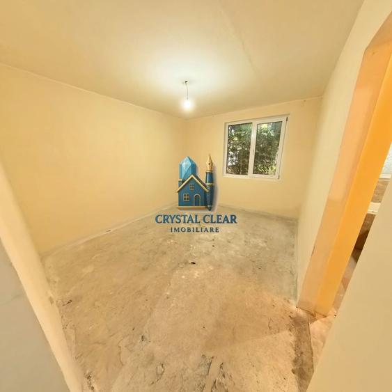 Apartament cu 3 camere semidecomandat în Aleea Carpați