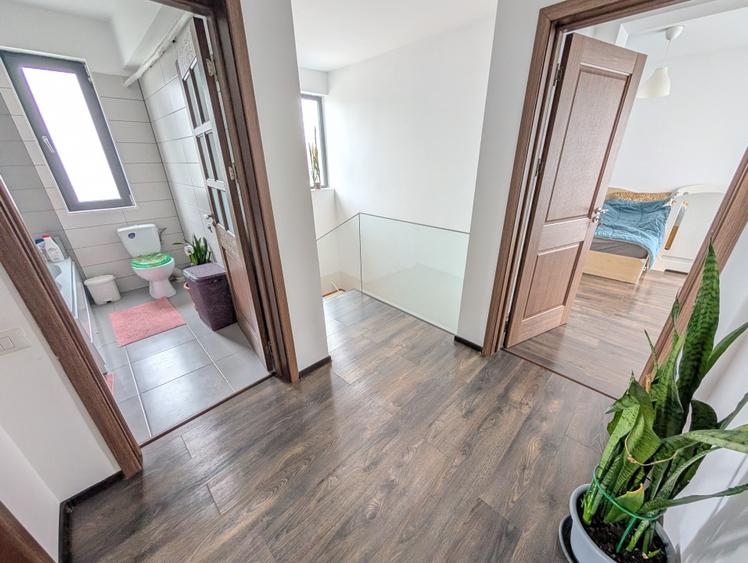 Casă individuală cu 4 camere cu Teren 233 Mp în Tunari